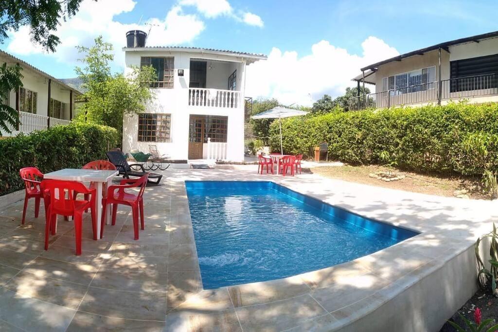 Casa Familiar Y De Descanso Villa Lorenza - Apulo Cund. Εξωτερικό φωτογραφία