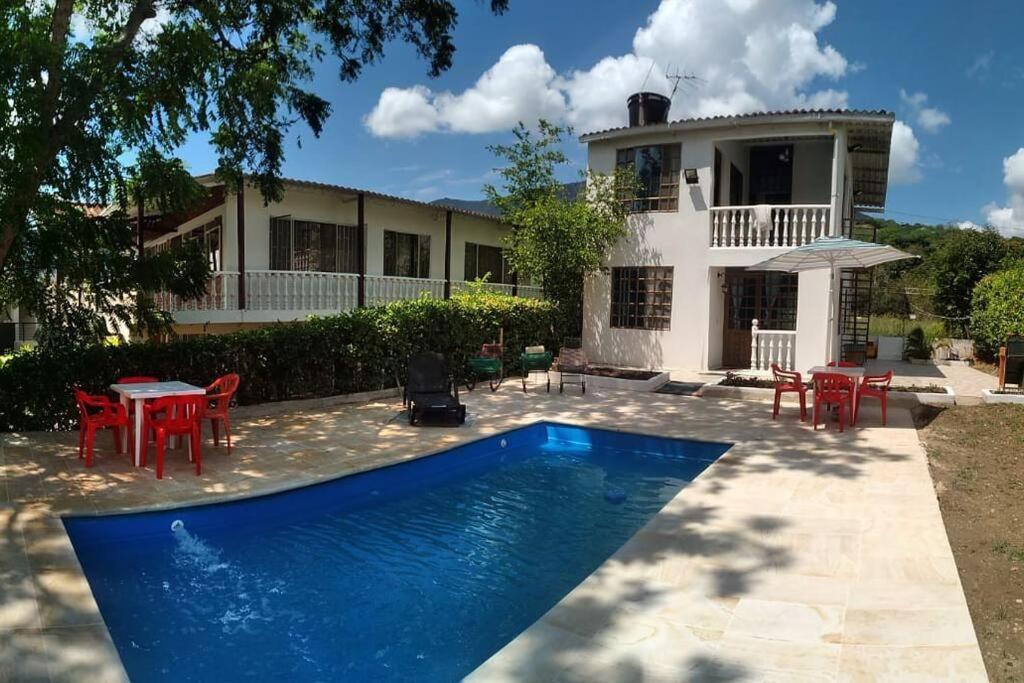 Casa Familiar Y De Descanso Villa Lorenza - Apulo Cund. Εξωτερικό φωτογραφία