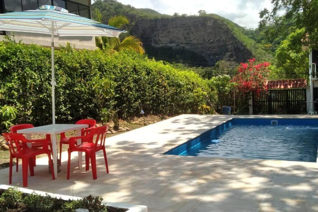 Casa Familiar Y De Descanso Villa Lorenza - Apulo Cund. Εξωτερικό φωτογραφία